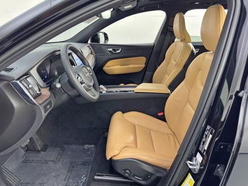 Used 2023 Volvo XC60 B5 Ultimate w/ Climate Package image 16
