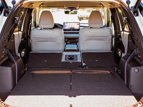 New 2025 Mitsubishi Outlander SE image 47