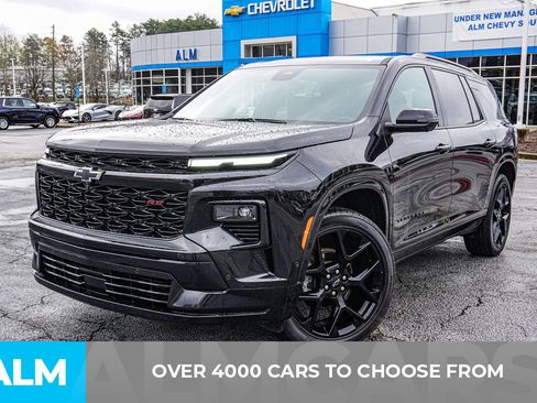 Used 2024 Chevrolet Traverse RS image 3