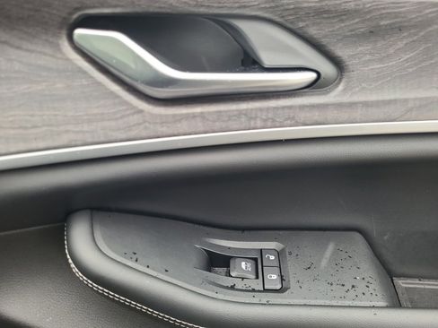 Used 2023 Jeep Grand Cherokee Limited w/ Luxury Tech Group II image 35