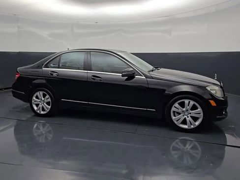 Used 2011 Mercedes-Benz C 300 4MATIC Sedan image 2