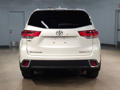 Used 2017 Toyota Highlander Limited Platinum image 6