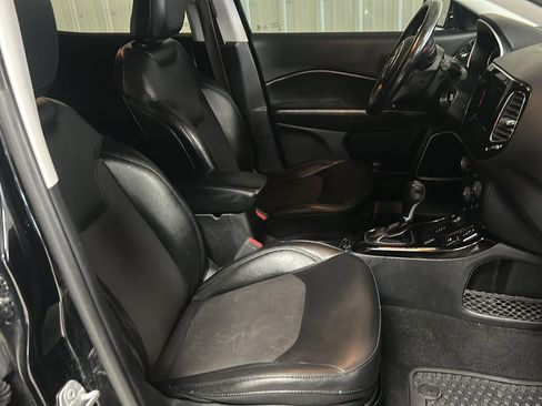 Used 2019 Jeep Compass Latitude AWD/4WD image 13