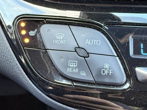 Used 2018 Toyota C-HR XLE FWD image 24
