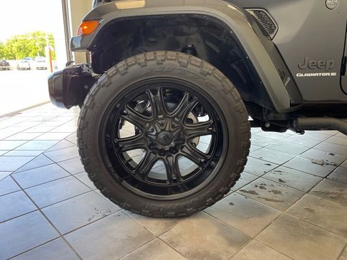 Used 2023 Jeep Gladiator Overland AWD/4WD image 19