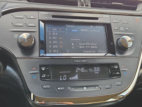 Used 2018 Toyota Avalon XLE Premium image 16