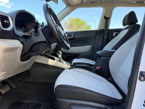Used 2023 Hyundai Venue SEL image 27