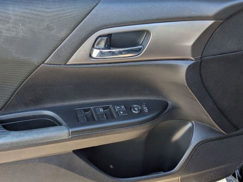 Used 2015 Honda Accord LX image 14