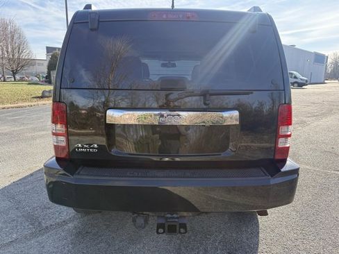 Used 2012 Jeep Liberty Limited Jet w/ Comfort/Convenience Group image 4