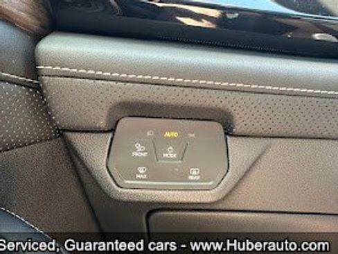 Used 2025 Volkswagen Atlas SEL AWD/4WD image 43