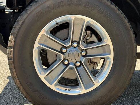 Used 2018 Jeep Wrangler Unlimited Sahara AWD/4WD image 15