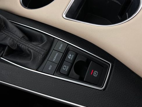 Used 2019 Toyota Avalon XLE image 19