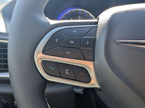 Used 2025 Chrysler Pacifica Select FWD image 22
