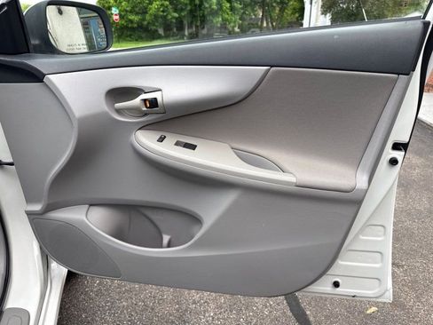 Used 2013 Toyota Corolla L FWD image 15