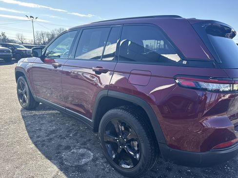 Used 2023 Jeep Grand Cherokee Limited w/ Luxury Tech Group II image 6