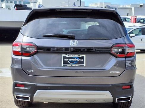 New 2025 Honda Pilot Touring image 5