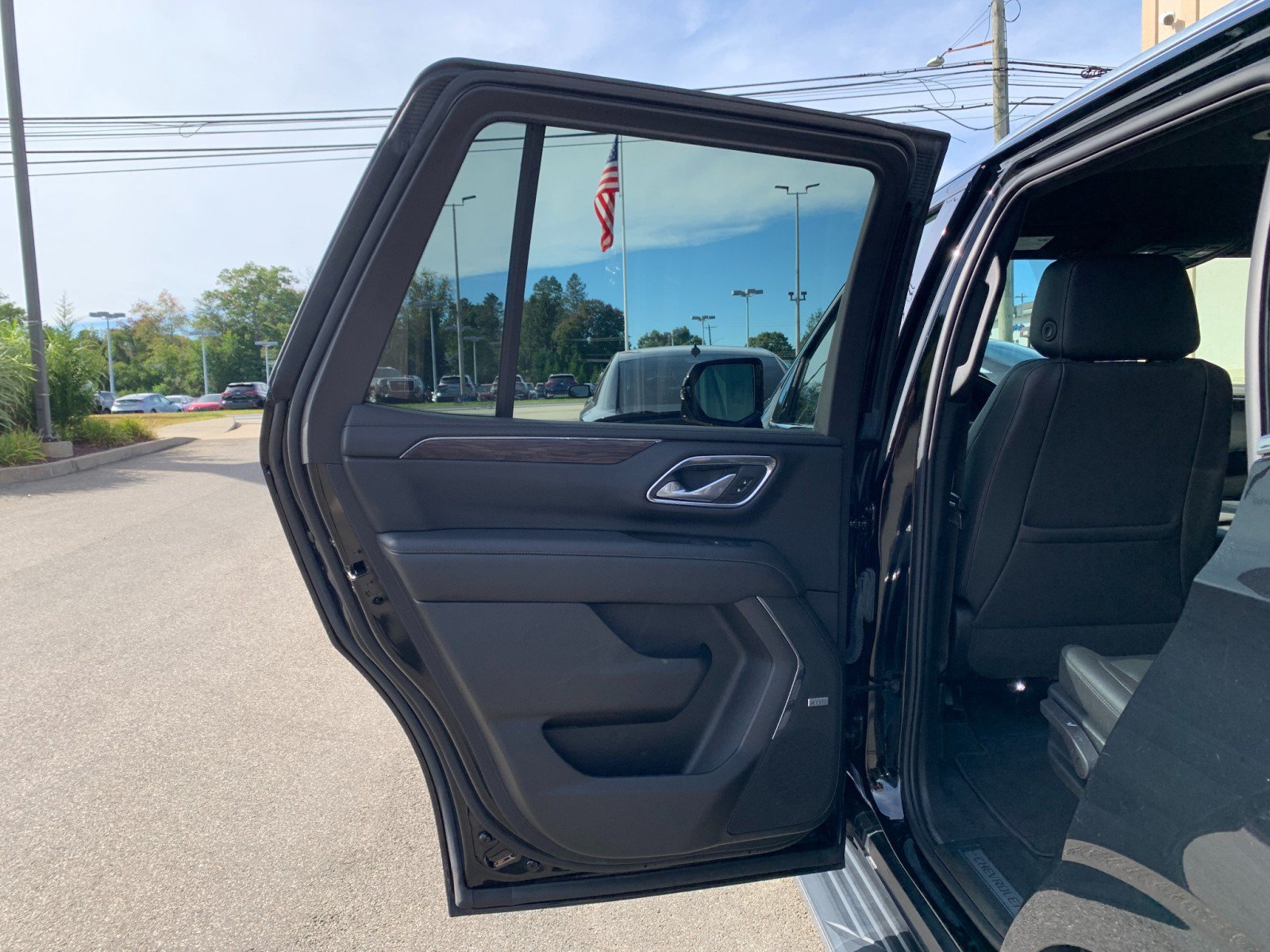 Used 2023 Chevrolet Tahoe LT w/ Luxury Package AWD/4WD image 27