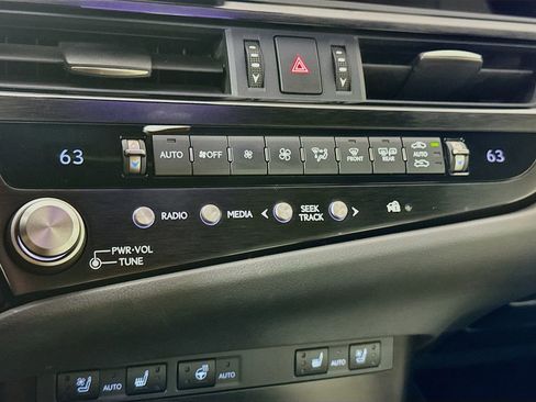 Used 2024 Lexus ES 350 F Sport w/ Accessory Package (Z2) FWD image 18