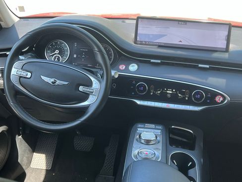 Used 2025 Genesis GV70 2.5T AWD/4WD image 18