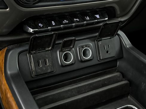 Used 2018 Chevrolet Silverado 2500 High Country w/ Duramax Plus Package AWD/4WD image 27