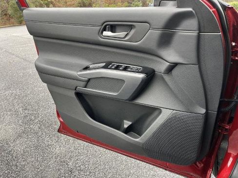 Certified 2025 Nissan Pathfinder SL image 14