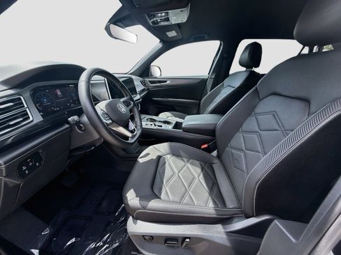 Certified 2026 Volkswagen Atlas Cross Sport SE FWD image 18