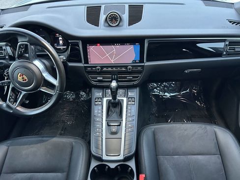 Used 2020 Porsche Macan Base AWD 4dr SUV image 19