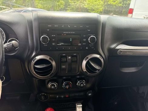Used 2015 Jeep Wrangler Sport w/ Quick Order Package 24S AWD/4WD image 21