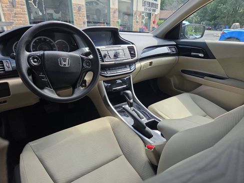 Used 2017 Honda Accord LX image 17