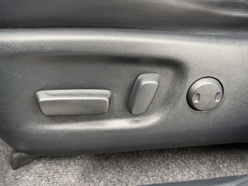 Used 2018 Toyota RAV4 SE AWD/4WD image 15