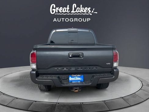 Used 2022 Toyota Tacoma TRD Sport AWD/4WD image 4
