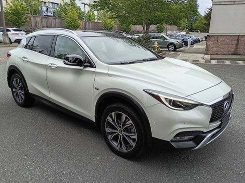 Used 2017 INFINITI QX30 Premium w/ Navigation Package AWD/4WD image 1