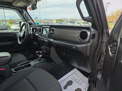 Used 2023 Jeep Gladiator Sport AWD/4WD image 10