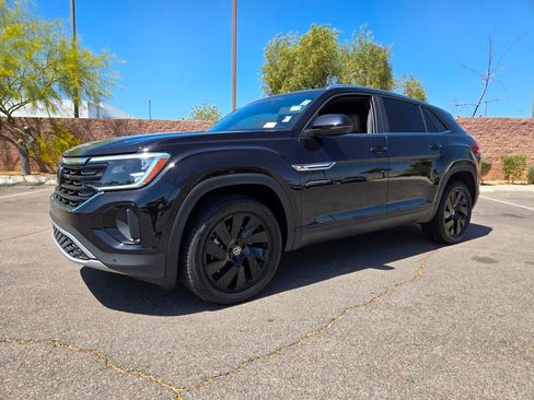 Certified 2024 Volkswagen Atlas Cross Sport SE AWD/4WD image 3