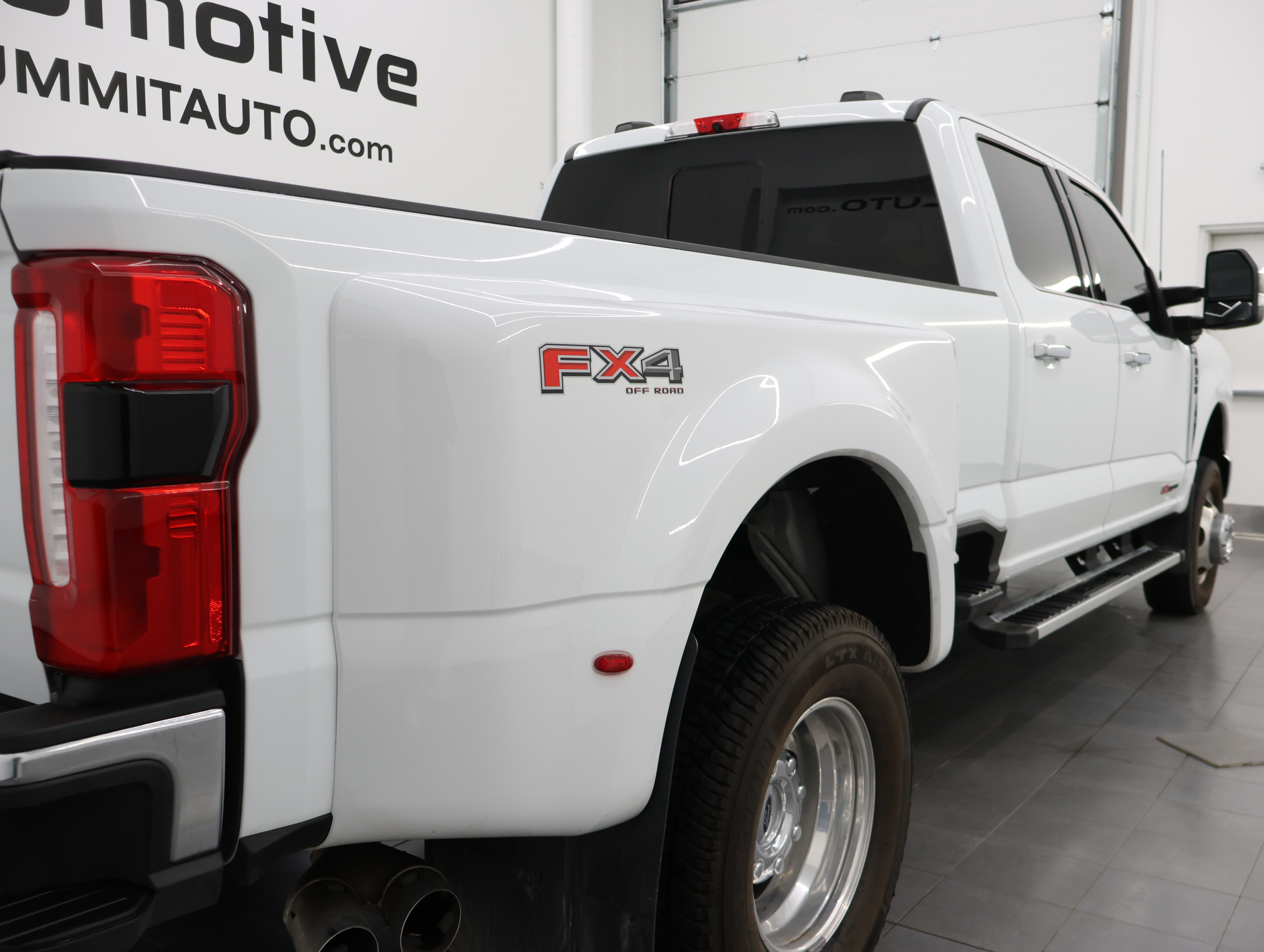 Used 2025 Ford F350 Lariat w/ Chrome Package AWD/4WD image 4