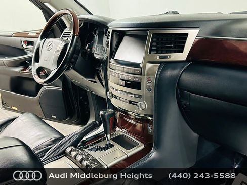 Used 2013 Lexus LX 570 4WD w/ Luxury Pkg w/Pre-crash image 9