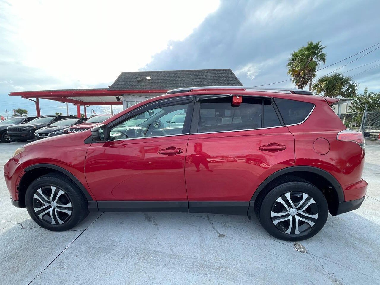Used 2016 Toyota RAV4 LE FWD image 6