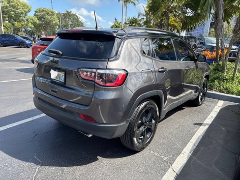 Used 2021 Jeep Compass Latitude FWD image 2