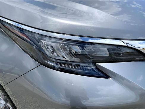 Certified 2026 Toyota Sienna XLE FWD image 27