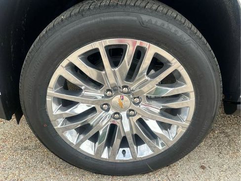 New 2025 Chevrolet Suburban Premier image 12