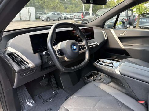 Certified 2022 BMW iX xDrive50 w/ Sport Package AWD/4WD image 19