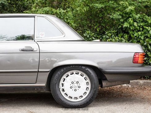Used 1987 Mercedes-Benz 560 SL image 5