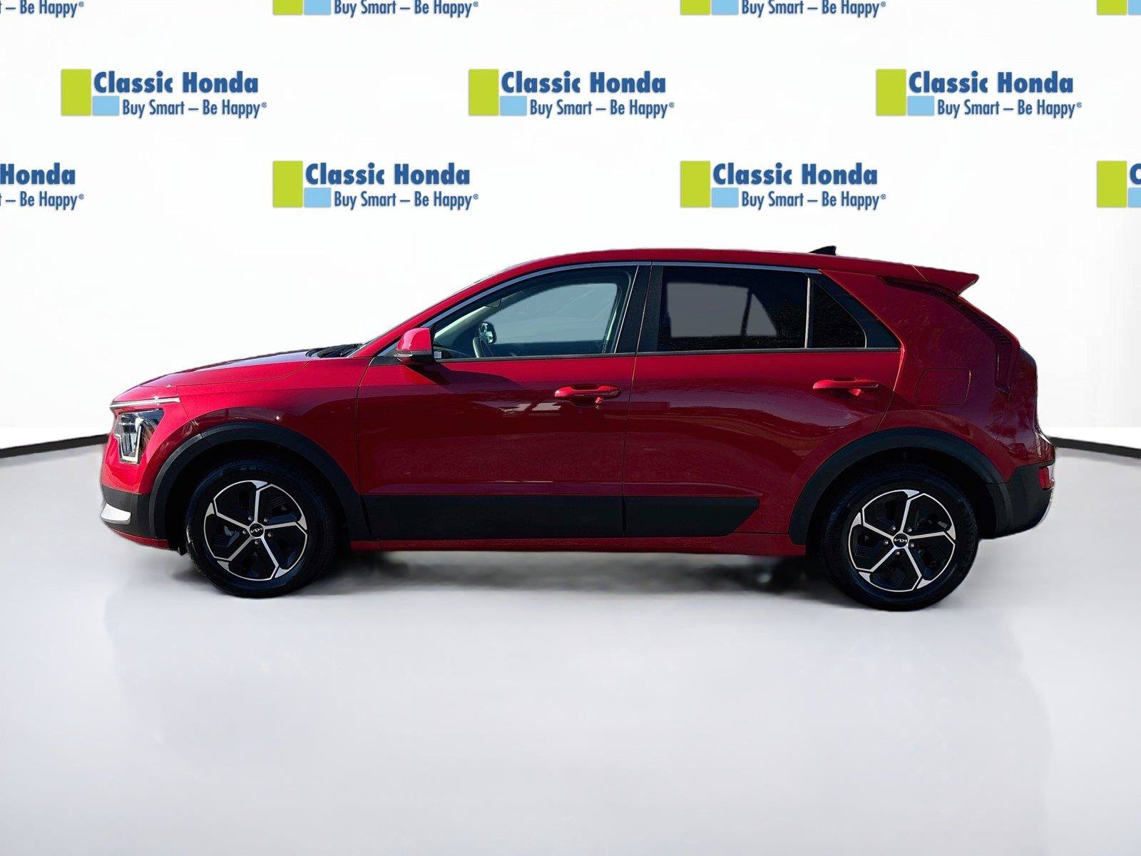 Used 2025 Kia Niro LX FWD image 4