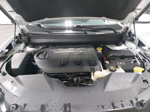 Used 2019 Jeep Cherokee Overland w/ Technology Group image 30