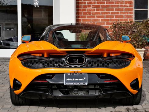 Used 2025 McLaren 750S RWD image 5