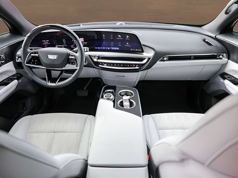 Certified 2024 Cadillac Lyriq Luxury RWD image 22