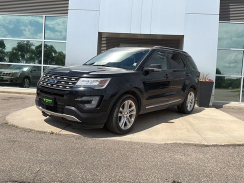 Used 2016 Ford Explorer XLT w/ Equipment Group 202A AWD/4WD image 1