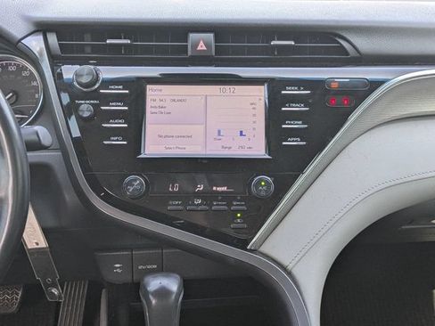 Used 2018 Toyota Camry SE FWD image 16
