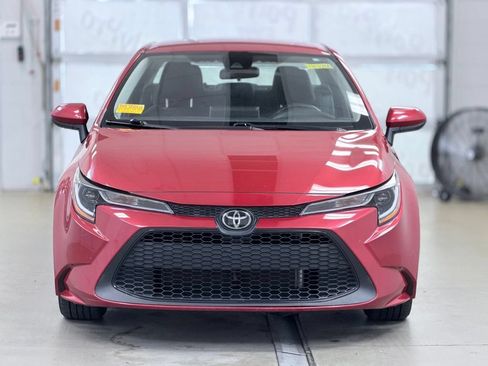Used 2020 Toyota Corolla LE FWD image 2