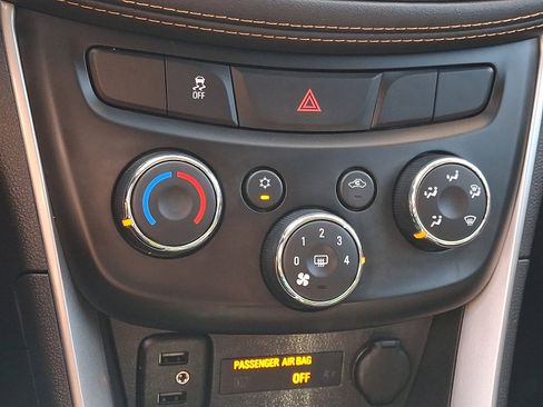Used 2021 Chevrolet Trax LT FWD image 17